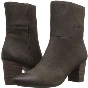 NWOT Rockport Olive Green Booties